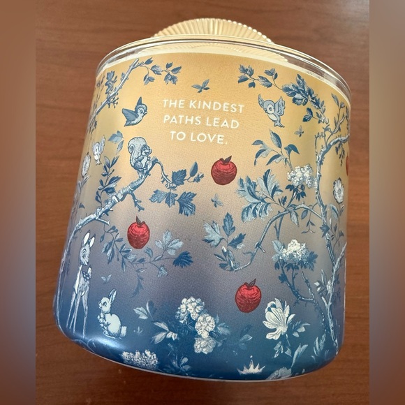 SNOW WHITE Bath & Body Works Candle - Picture 3 of 5